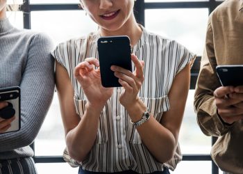 牛津年度詞彙首次邀請公眾投票選“元宇宙”入圍前三。