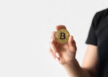 比特幣奪回2萬美元，在廣泛的加密貨幣反彈中領先