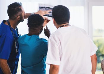 ChatGPT爆火帶來思考：醫學界或將迎來與AI融合的奇點？