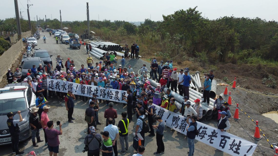 影/屏東鑿井抗旱-里港鄉民憂沒水抗議怒吼要求停工