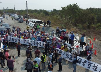 影/屏東鑿井抗旱-里港鄉民憂沒水抗議怒吼要求停工