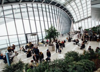 Coinbase：週一恢復USDC 轉換，在Signature 的現金餘額為2.4 億美元