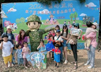 軍事懷舊讓人重視國防-親子互動打水彈-嗨聲震天
