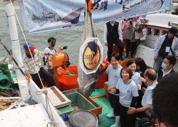 屏東第一「鮪」拍賣-賴清德、周春米助陣創高價