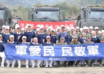 陸軍8軍團曾文水庫清淤-慈濟高雄嘉義志工送物資慰勞