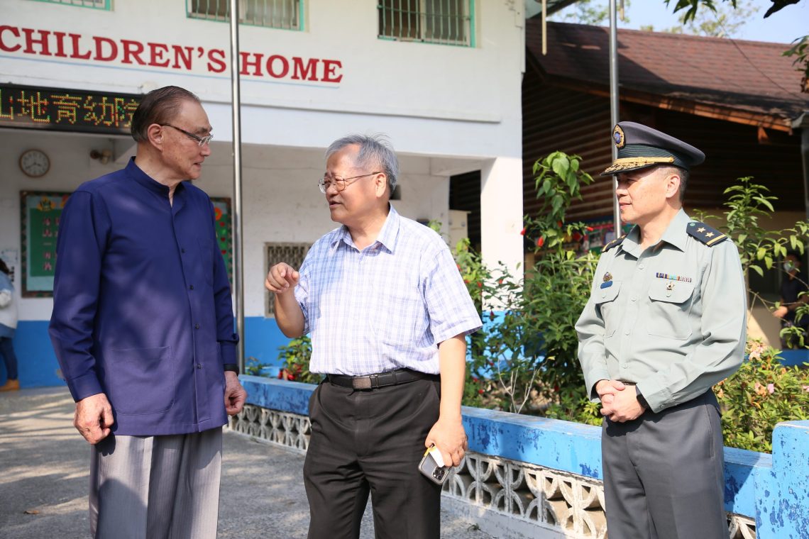 退輔會主委馮世寬、陸軍8軍團六龜育幼院慰問