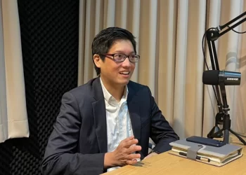 睡醒就多一家同業！華城電能 CEO 如何談充電樁戰國時代