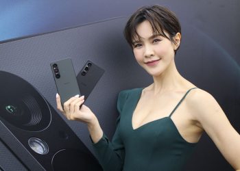 sony-雙機攜手亮相　搭載雙層式架構-cmos-感光元件-xperia-1-v-與承襲輕巧、高續航特色-xperia-10-v