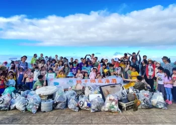 麗嬰房攜手海龜不哭辦親子淨灘-推春夏海廢系列服飾