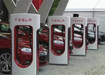 馬斯克向豐田喊話 電動車充電樁應投入特斯拉標準