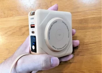 【開箱】排解電量焦慮困擾！快譯通-7-合-1-磁吸無線快充行動電源使用體驗