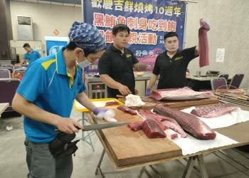 影/黒鮪魚爆量-屏東燒烤餐廳泰國蝦黒鮪魚吃到飽