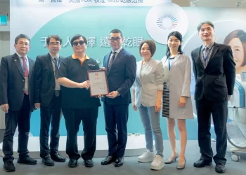 手機玩太多！醫師預警：乾眼症盛行率已達3成