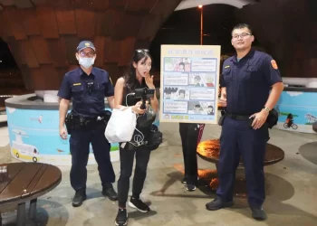 企鵝妹徒步環台抵東港-擔任犯罪預防大使