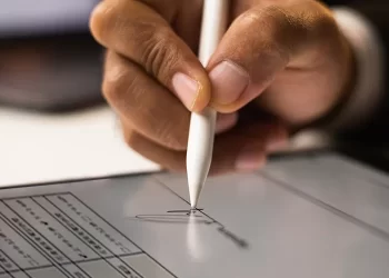 落實淨零永續-導入無紙化櫃檯服務年省百萬