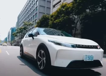 「鴻海／量產納智捷n⁷」電動車開上路！更多配備、科技曝光