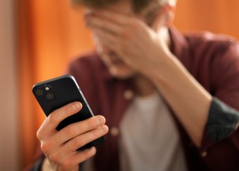 台灣歌手黃立成以誹謗罪起訴鏈上分析師ZachXBT