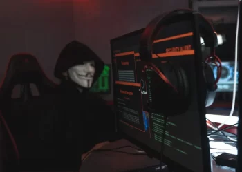 鏈上數據：多位 CEX 用戶出入金地址遭駭客透過惡意外掛替換