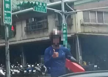 插翅難逃！男藏毒拒檢　警鳴槍火速擒捕