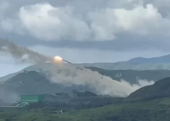 九鵬「雷霆2000」發射火箭彈-加祿堂「天馬操演」拖式飛彈