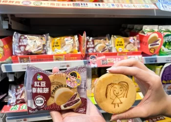 萊爾富攜網紅推出聯名款車輪餅　炎夏第二波「轉轉暑樂趣」活動起跑