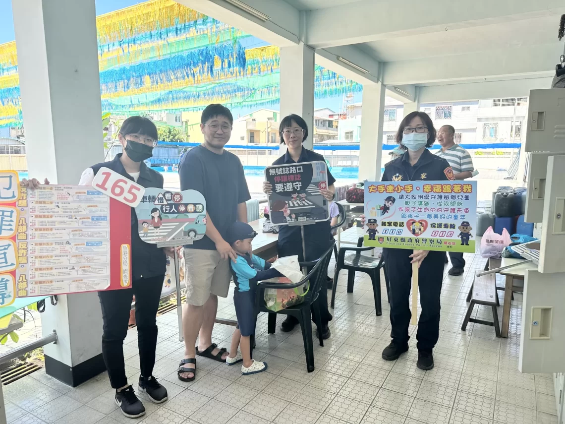 青春派對暑期盛事　里港警前進游泳夏令營