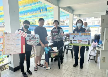 青春派對暑期盛事　里港警前進游泳夏令營