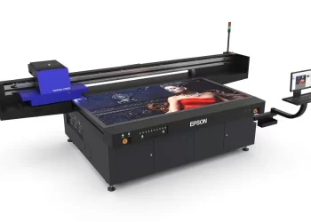 貼心機構設計、10色uv墨水　epson-發表-sc-v7000-大尺寸平台式-uv-印刷機