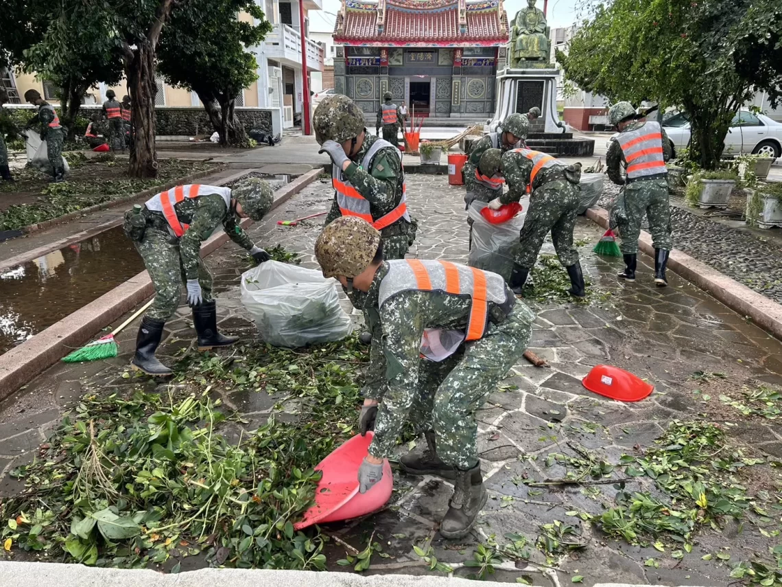 第一作戰區備戰兼救災　協助澎湖風災後復原