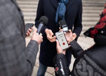 《財富》專訪木頭姐：ARK會拿下第一支比特幣現貨ETF嗎？
