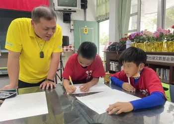 前進台中偏鄉贊助德芙蘭小學　台灣自體幹細胞公司以「珍愛」做公益