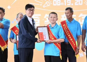 大崗山龍眼蜂蜜文化節　陳其邁力推高雄蜂蜜品質掛保證