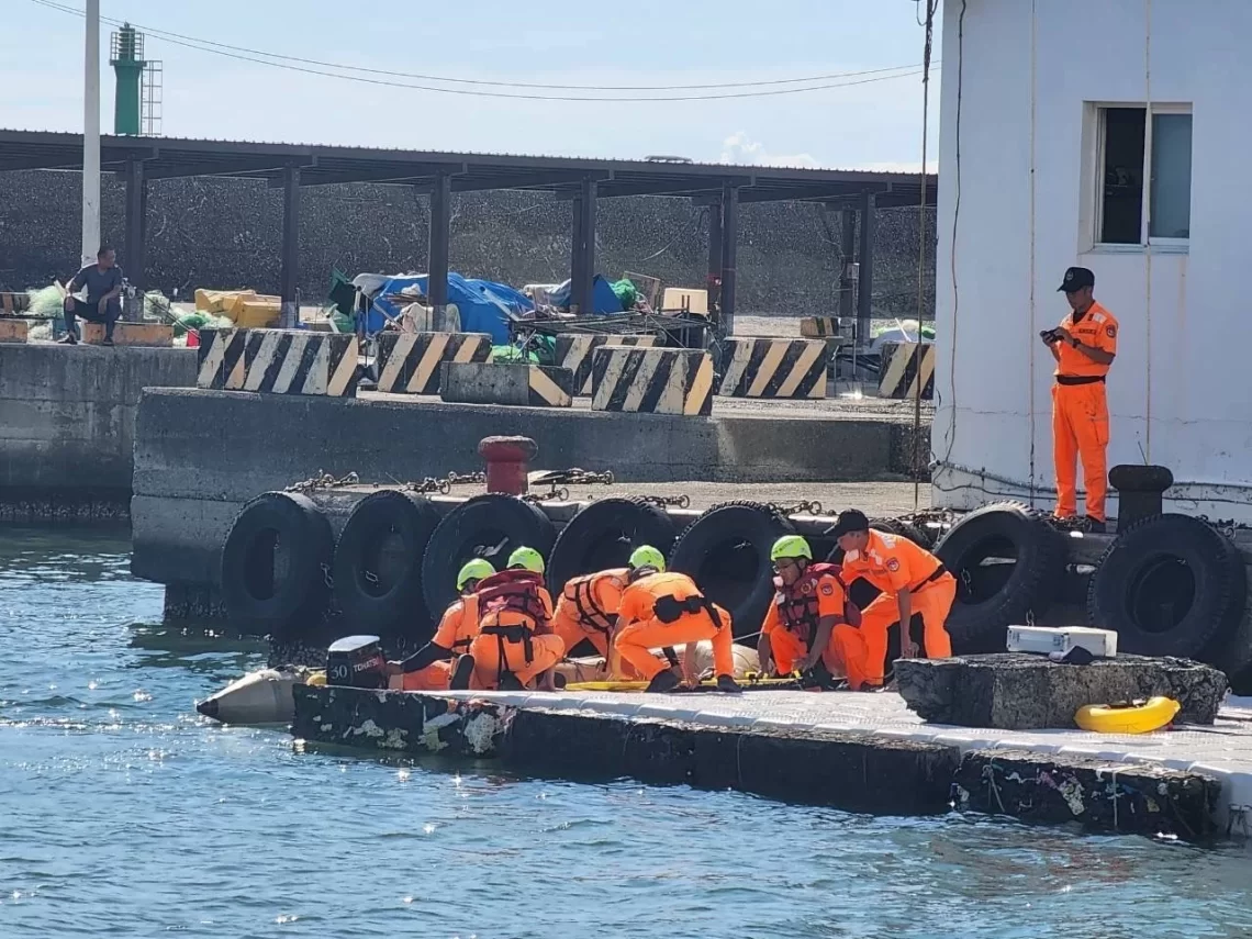 蚵子寮漁港海巡、消防　聯合救援演練