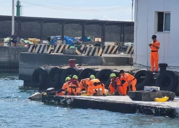 蚵子寮漁港海巡、消防　聯合救援演練