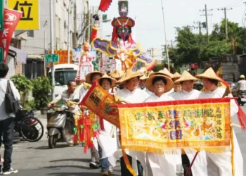 百年中元普渡盛事　龍湖廟迎紙糊大士爺解厄祈福