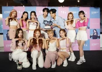 「黑曜精靈」寵粉辦午茶見面會-　原子少年雙帥學長驚喜現身