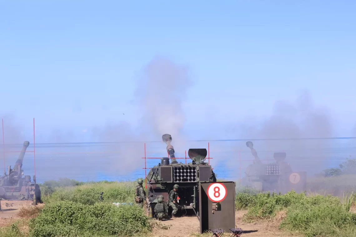 陸軍八軍團重砲保養射擊　反舟波火力震撼