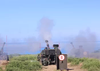 陸軍八軍團重砲保養射擊　反舟波火力震撼