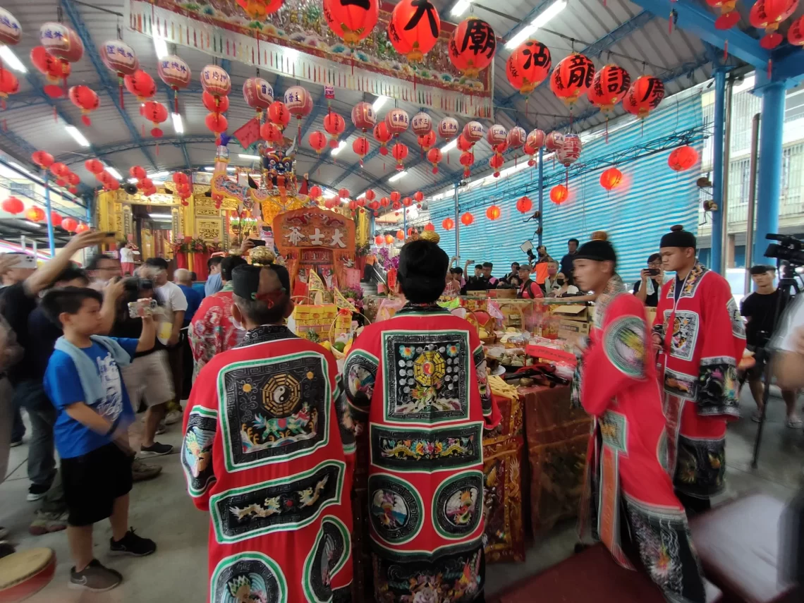 全台最高紙糊大士爺守護龍湖廟　祭典迎來最兇鬼月