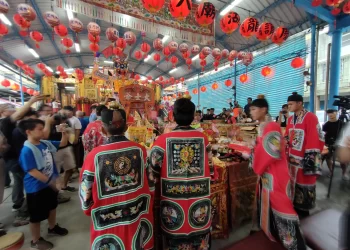 全台最高紙糊大士爺守護龍湖廟　祭典迎來最兇鬼月