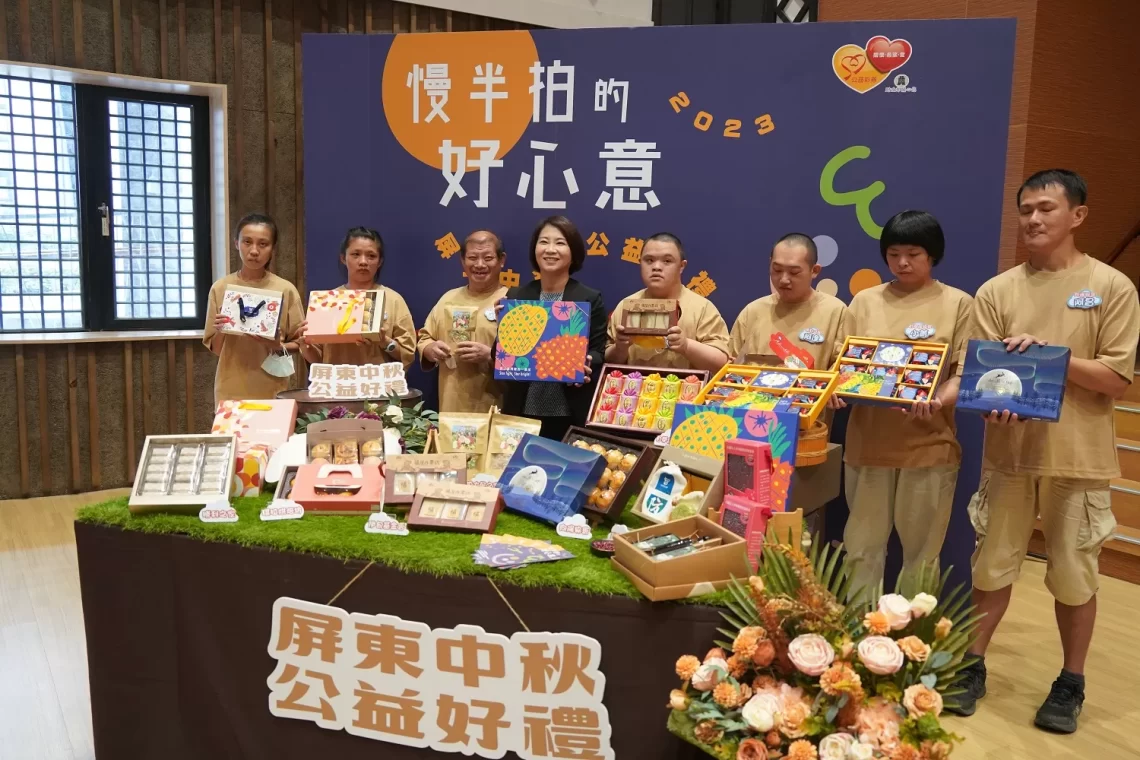 中秋愛心伴手禮　屏東身障團體diy做月餅