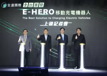 搶攻智慧充電樁市場　大宇子公司全達國際發表「e-hero移動充電機器人」