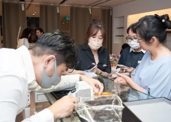 拍賣千萬美元等級紅寶來台展示，新世界海達集團首度展出，免費參觀及鑑定