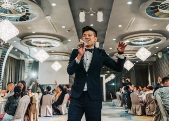 婚禮主持人被封「新人許願機」　新娘媽媽感動：是我們全家驕傲