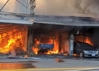 影／美濃金香鋪大火濃煙竄天　爆炸不斷無人受傷