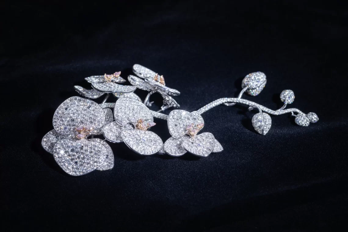 知名珠寶設計師以「台灣蘭花」發表精雕鑽石工藝