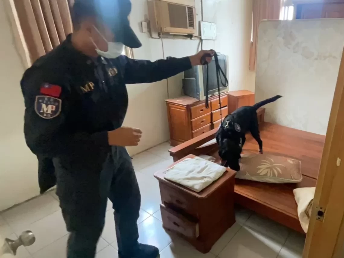 高雄憲兵隊出動緝毒犬聯手檢警　破獲一粒眠毒品分裝場