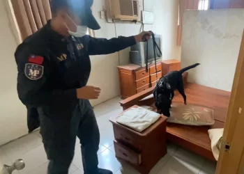 高雄憲兵隊出動緝毒犬聯手檢警　破獲一粒眠毒品分裝場