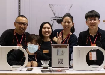 2023國際咖啡展最受矚目：hikaru-v60把世界冠軍咖啡師送到你家每天幫你沖咖啡！