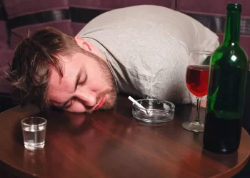 喝酒就變紅面關公的酒精不耐症-限制飲酒外，也要注意的三件事！